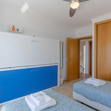 Eldomar Heated Pool Apartment Estreito Da Calheta